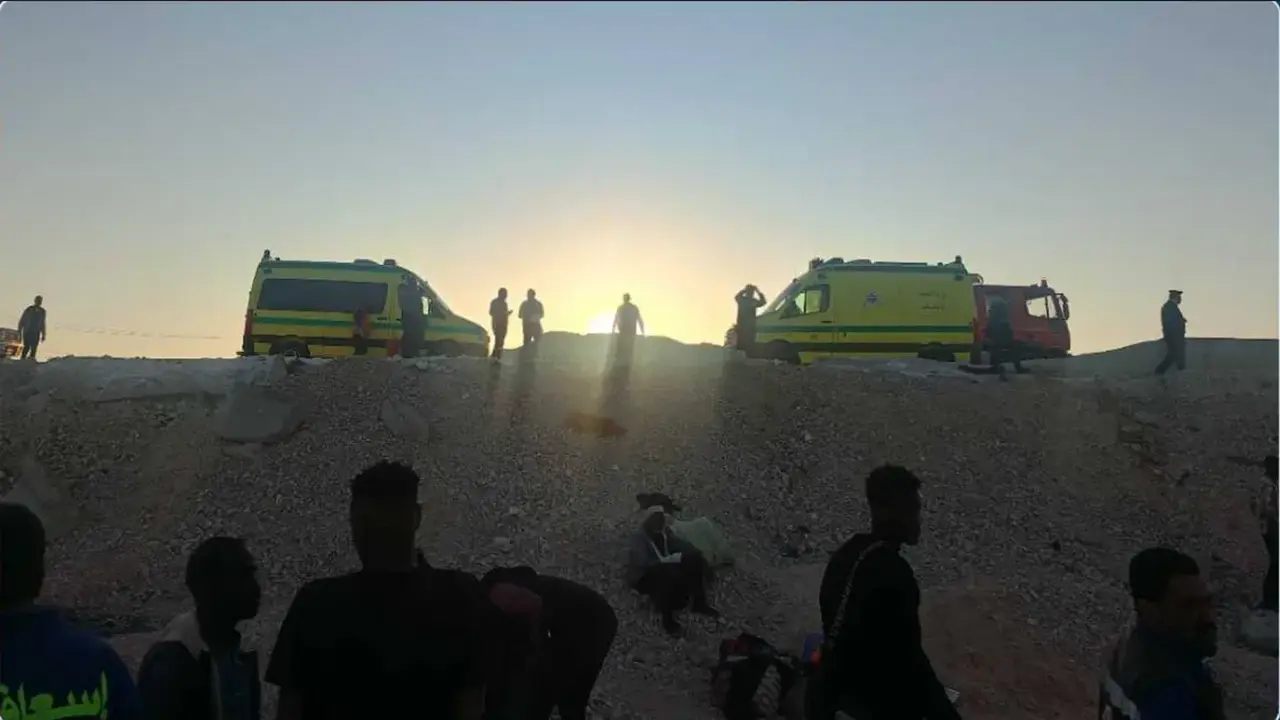 إصابة 38 شخصاً جراء حادث انقلاب حافلة في طرق صعيد مصر